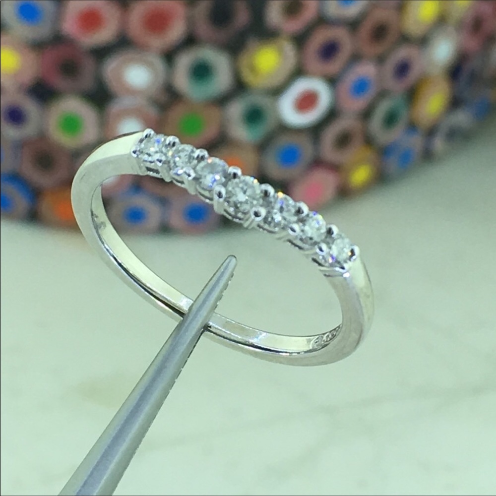 Ladies 14k White Gold VS Quality Diamonds Band - Picture 2 of 6